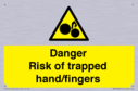 danger-risk-of-trapped-handfingers~